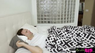 Perverz tini csajszi a nevelő faterjával szexel