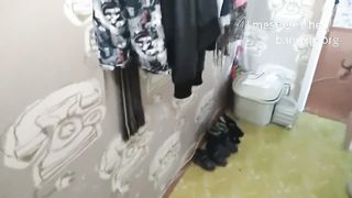 Tini hölgyeményt a pasija haverja döngeti