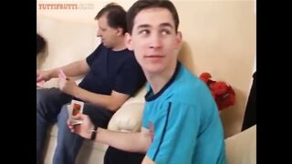 Zsuzsit a kokeró tini csajszit partiba nyomják