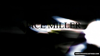 Alice Miller rendesen bekúrva minden irányból