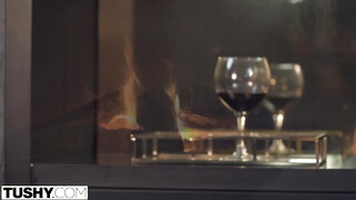 Tushy - Ginebra Bellucci a gyönyörű tini spiné