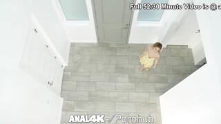 Anal4K - Bella Rose hátsó bejáratba rakva