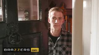 Brazzers - Amber Jayne kipróbálja a méretes pélót