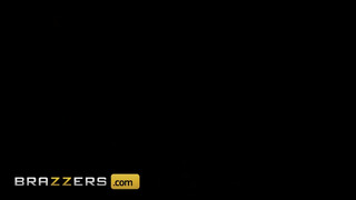Brazzers - Cherie Deville fiatal manussal kúrel