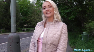 Public Agent - Helena Moeller a cseh turista csajszi