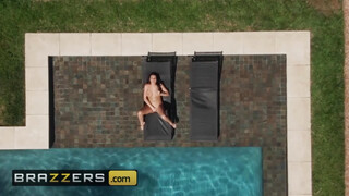 BRAZZERS - Jolee Love a hatalmas csöcsű fiatal kisasszony