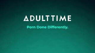 ADULT TIME - kopasz csoki spiné kinyalja a csaját
