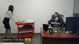 Brazzers - Ella Knox az óriás tőgyes brazil picsa
