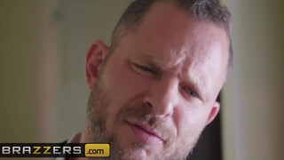 Brazzers - Honey Gold a dögös félvér kisasszony