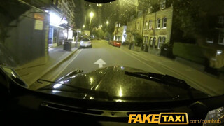 FakeTaxi utcán álló spiné szeret szopni