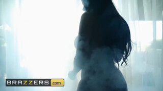 Brazzers - kerek formás seggű spiné a fürdőkádban