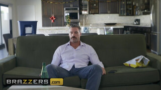 Brazzers - a tetovált pornófilmes spiné elpusztítva