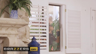 Brazzers - Daisy Marie & Nicolette Shea rendőröset játszanak
