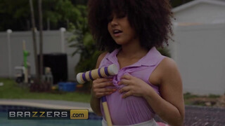 Brazzers - Nina Diaz megbaszatja magát a fiatal hapsival