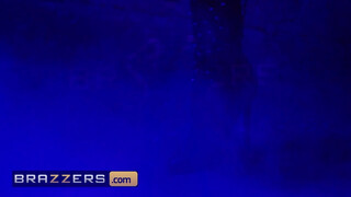 Brazzers - Cherie Deville popsija is megdöngetve