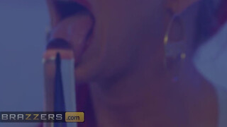 Brazzers - Phoenix Marie hatalmas feneke megdolgozva