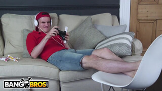 BANGBROS - Ava Koxxx kikezd a 18 éves gamer hapsival