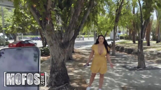 Mofos - Angela White élvezi ha rendesen basszák
