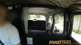 FakeTaxi - Rio Lee a méretes cickós csoki hölgyemény