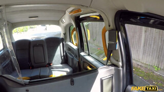 Fake Taxi - Fiatal picsa kúr a taxiban