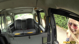 Fake Taxi - Fiatal kiscsaj segget nyal