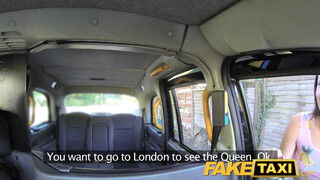 FakeTaxi - Latin Amerikai picsa dug a taxissal