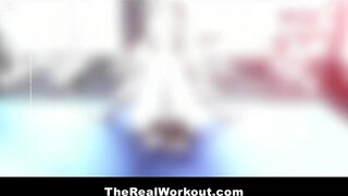 TheRealWorkout - Callie Nicole meghágva a teremben