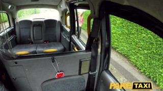 Fake Taxi - Skyler Mckay a lufi kannás milf
