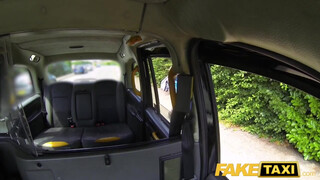 Fake Taxi - Brooke Jameson análba rakva