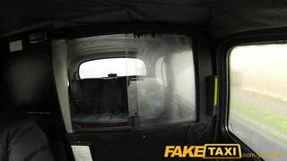 FakeTaxi - Világos Szőke hatalmas seggű kisasszony meghágva