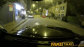FakeTaxi - Tia Layne meghágva a taxiban