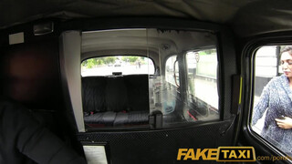 FakeTaxi - hatalmas keblű csaj nem akar fizetni