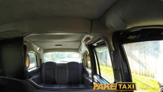 FakeTaxi - Chelsey Lanette a méretes cickós szöszi