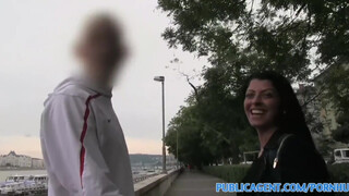 PublicAgent - Vivien Bell a izgató kokeró csaj
