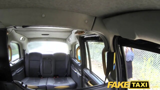Fake Taxi - idősebb csajszi méretes farkat akar