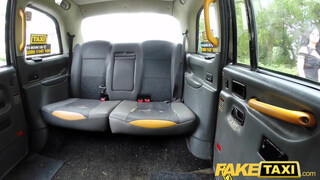 Fake Taxi - Csöcsös spiné baszik a hátsó ülésen