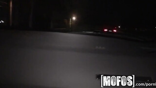 Mofos - Indigo Augustine a méretes cickós tini