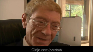 Idős örömrúd és a fiatal titkárnője