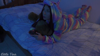 Gamer latina nőci popóba tolva