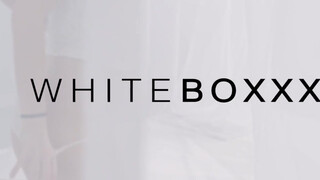 WhiteBoxxx - selymes bőrű barna kiscsaj