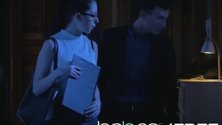 Rebecca Volpetti méretes kárót kap a popójába