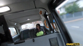 Fake Taxi - Ebony Mystique az óriás keblű néger milf