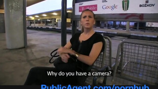 PublicAgent - vonatra váró szomorú spiné
