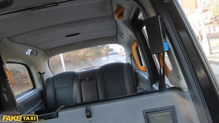 Fake Taxi - Didi Zerati a méretes keblű francia csajszi