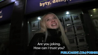 PublicAgent - orosz hölgyemény szilikon csöcsökkel