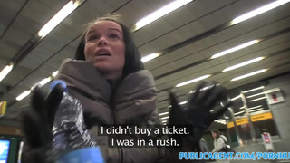 PublicAgent - Tini bige lebukott a metrónál