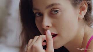 WOWGIRLS - Alissa Foxy a harisnyás fiatal spiné