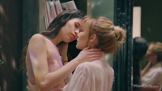 WOWGIRLS - Evelin Elle és Kelly Collins nyalják egymást