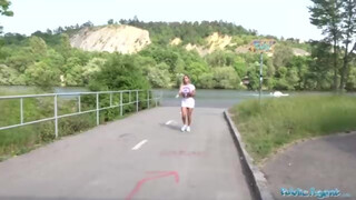 Public Agent - Méretes mellű formás seggű nőci