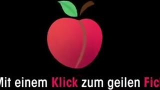 Amatőr tetovált méretes keblű tini bige
